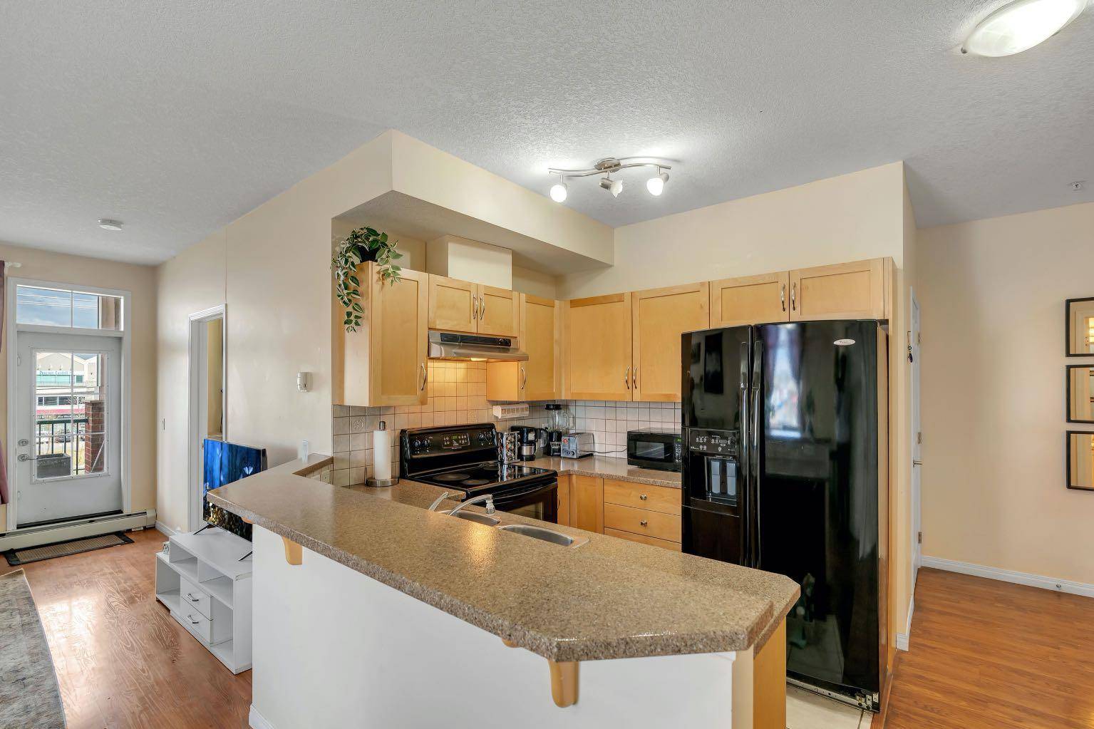 Calgary, AB T2H 3B3,5720 2 ST SW #308