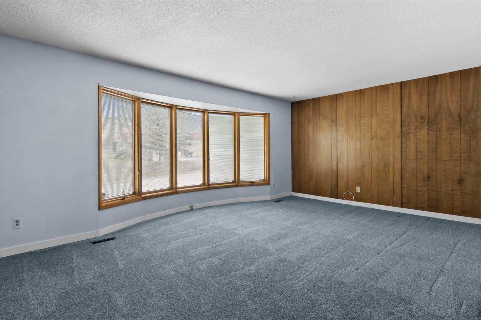 Calgary, AB T2W0P6,908 Stonehaven RD Southwest