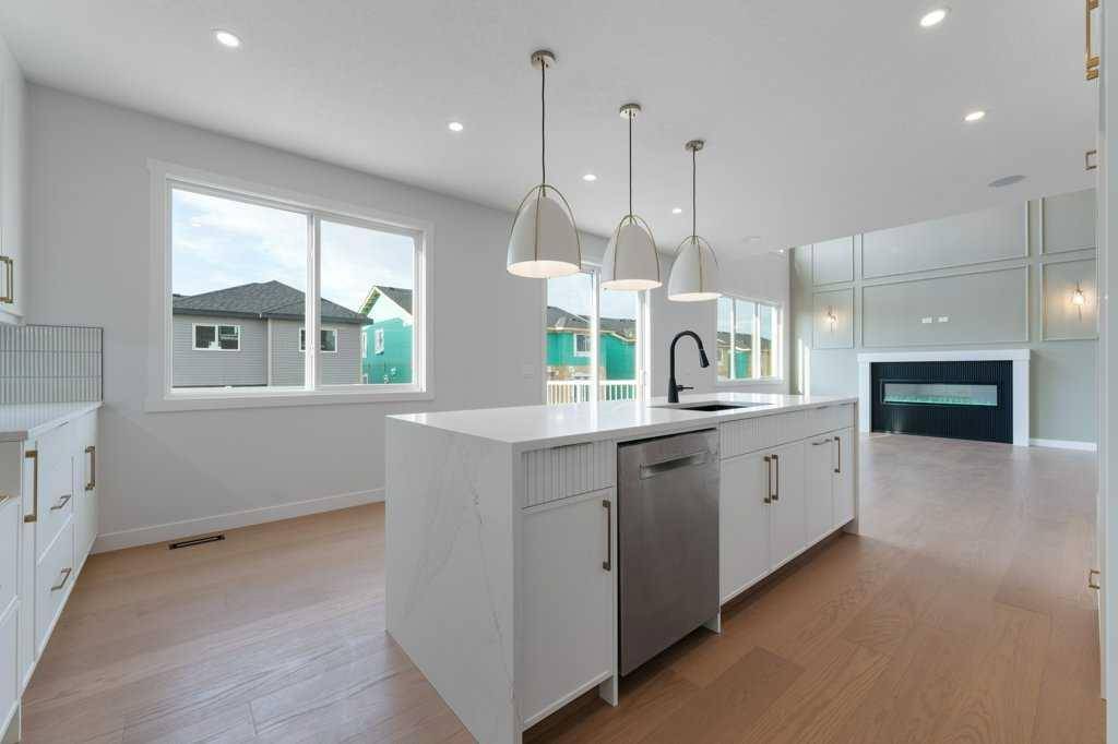Chestermere, AB T1X 2T9,351 Waterford GRV
