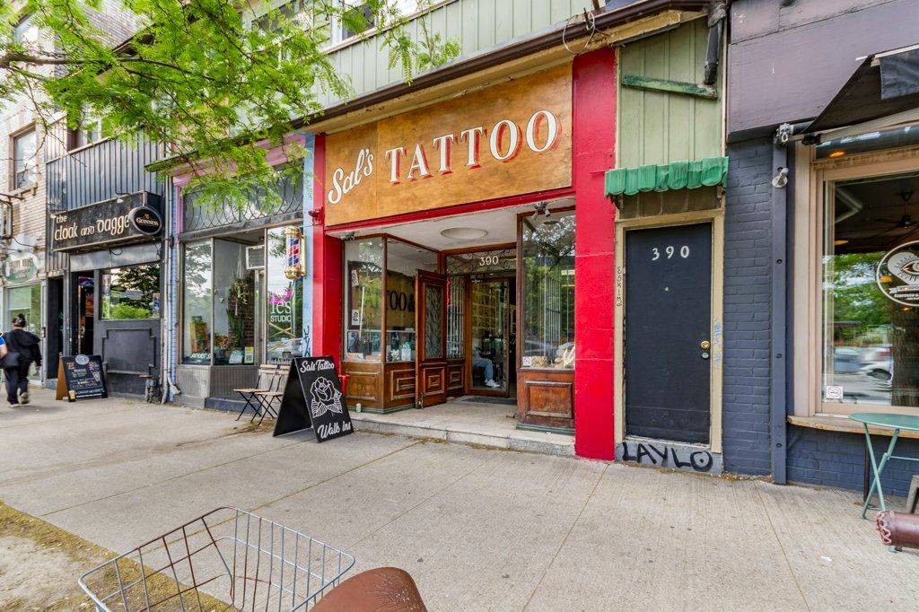 Toronto C01, ON M5T 1S7,390 College ST #1