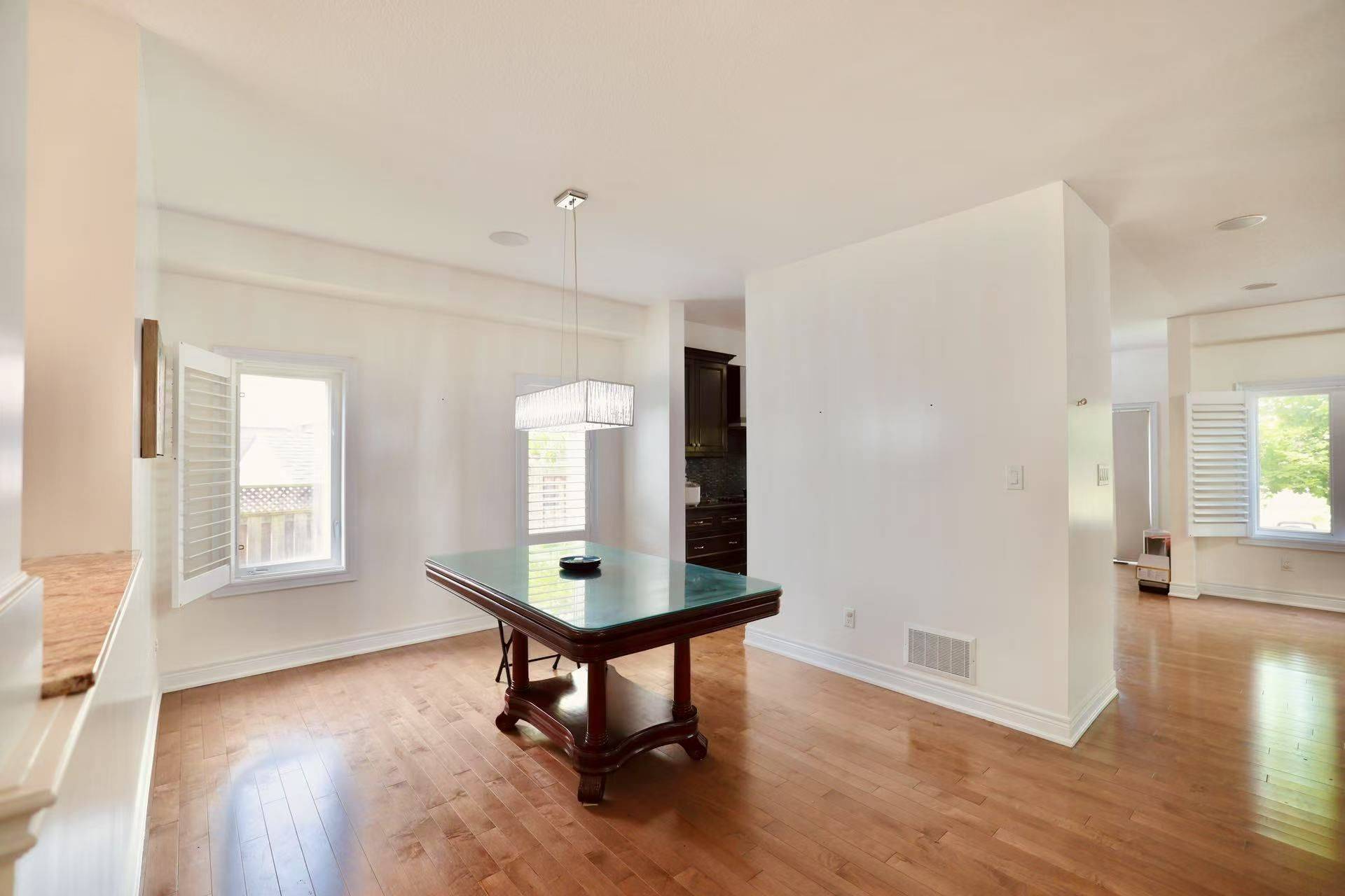 Kitchener, ON N2K 4J5,145 Redtail ST