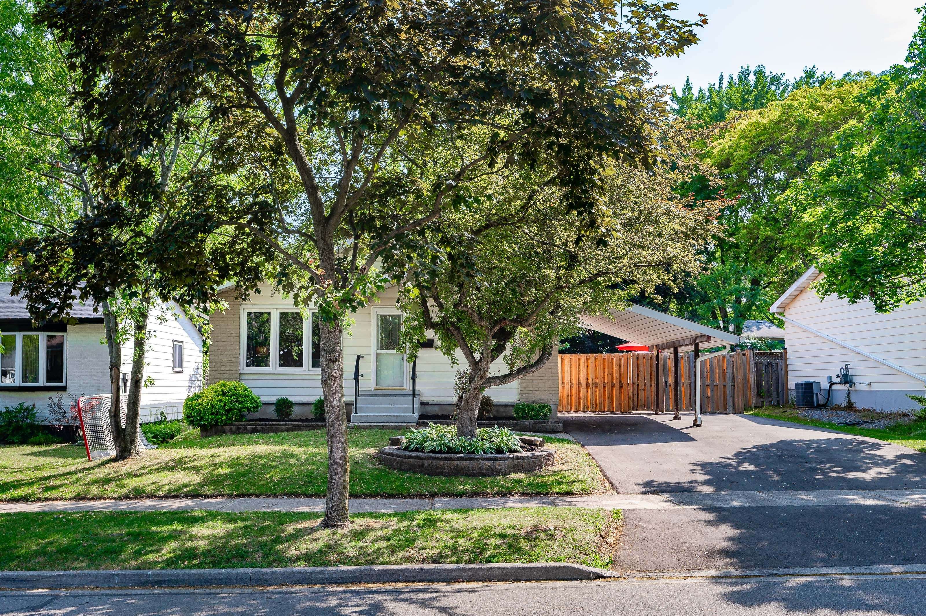Burlington, ON L7P 1Z3,2118 Cavendish DR