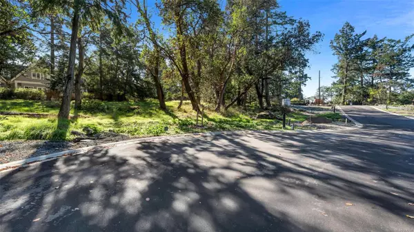 Saanich, BC V8N 4J7,3914 Woodlands Pl