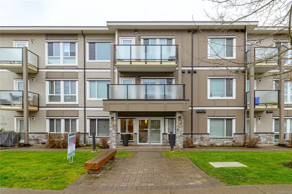 Saanich, BC V8X 0A5,4052 Douglas St #105