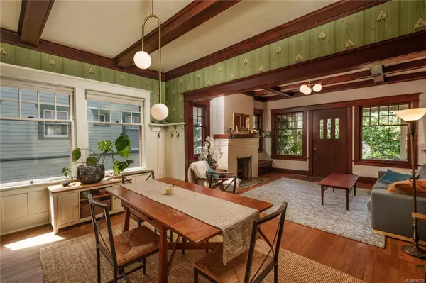 Victoria, BC V8S 4G2,1007 Amphion St