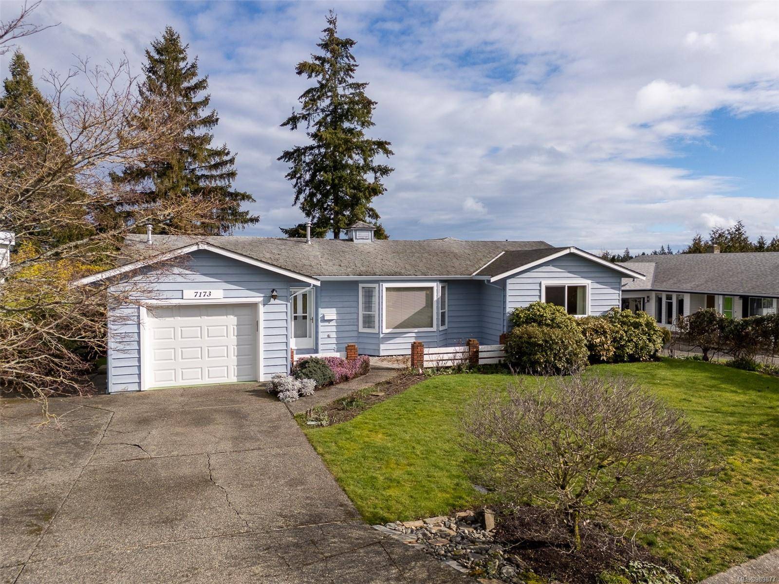 Central Saanich, BC V8M 1M4,7173 Skyline Close