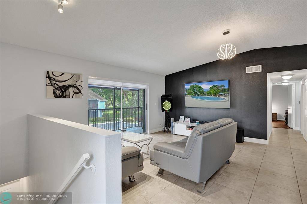 Oakland Park, FL 33309,2725 S Oakland Forest Dr  #202