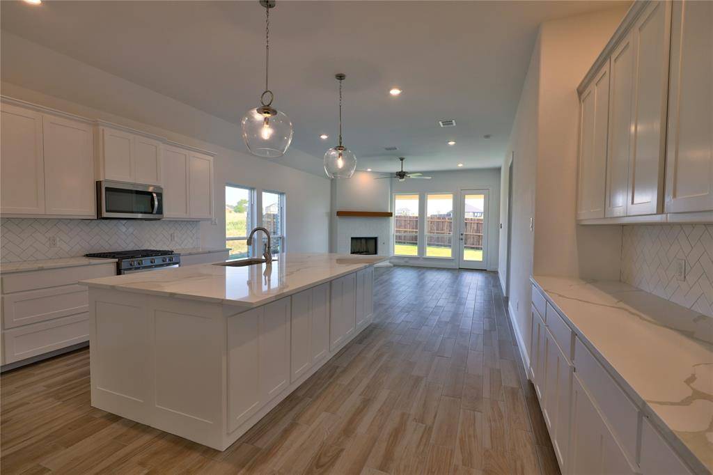 Benbrook, TX 76126,10171 blue jay Lane