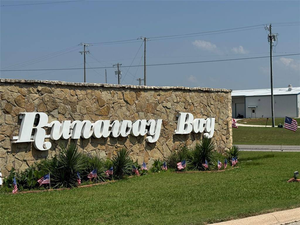 Runaway Bay, TX 76426,252 High Bluff Drive