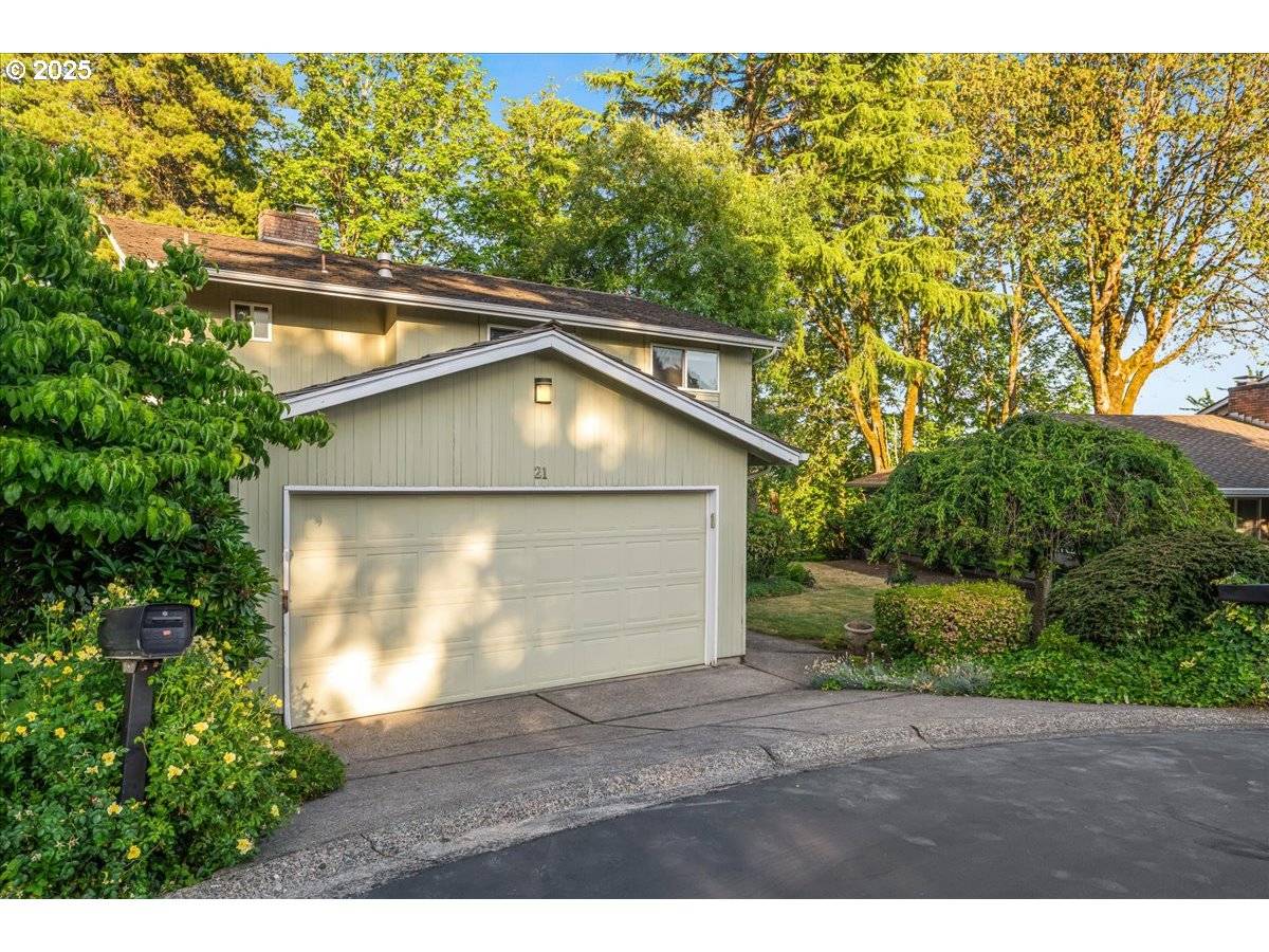 Lake Oswego, OR 97035,21 BLOCH TER