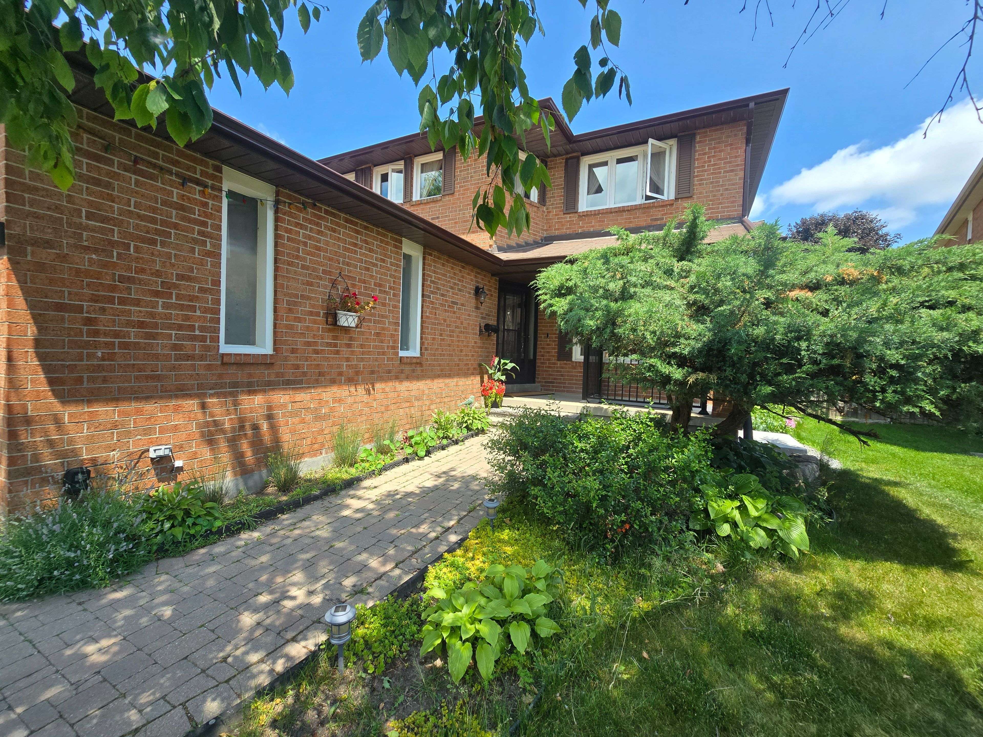 Richmond Hill, ON L4C 7P2,19 Marsh ST N