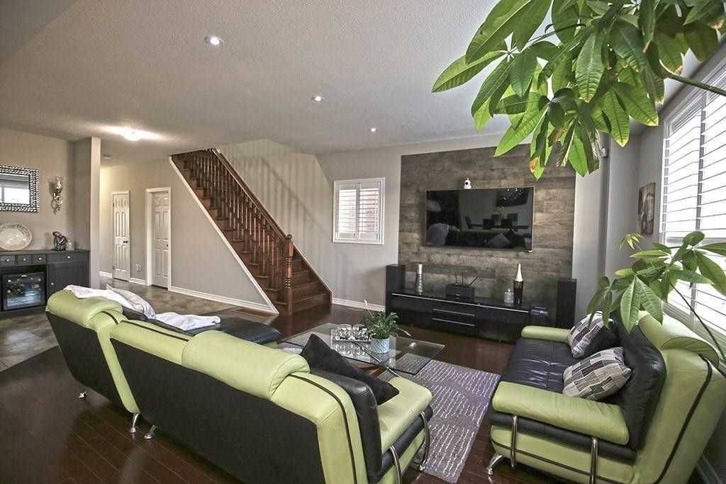Hamilton, ON L9B 0G8,115 Medici LN