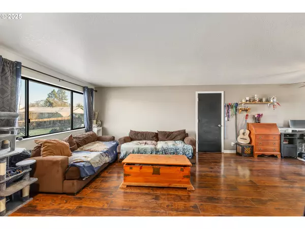 Winston, OR 97496,520 SE DAWNA CT