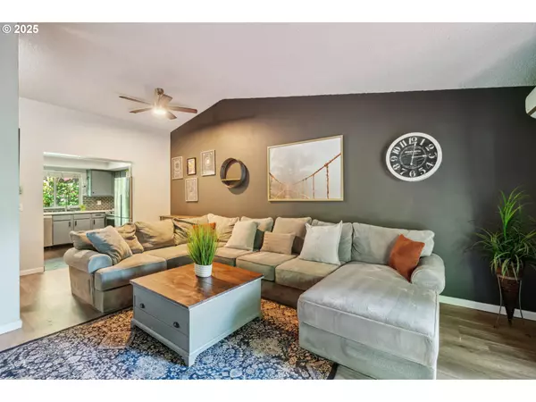 West Linn, OR 97068,2818 TREETOP LN