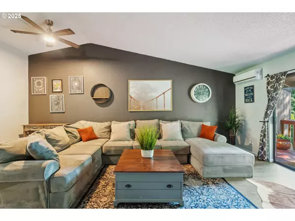 West Linn, OR 97068,2818 TREETOP LN