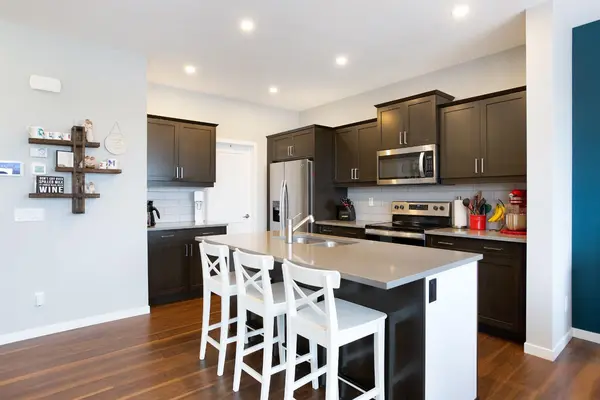 Crossfield, AB T0M 0S0,241 Vista DR