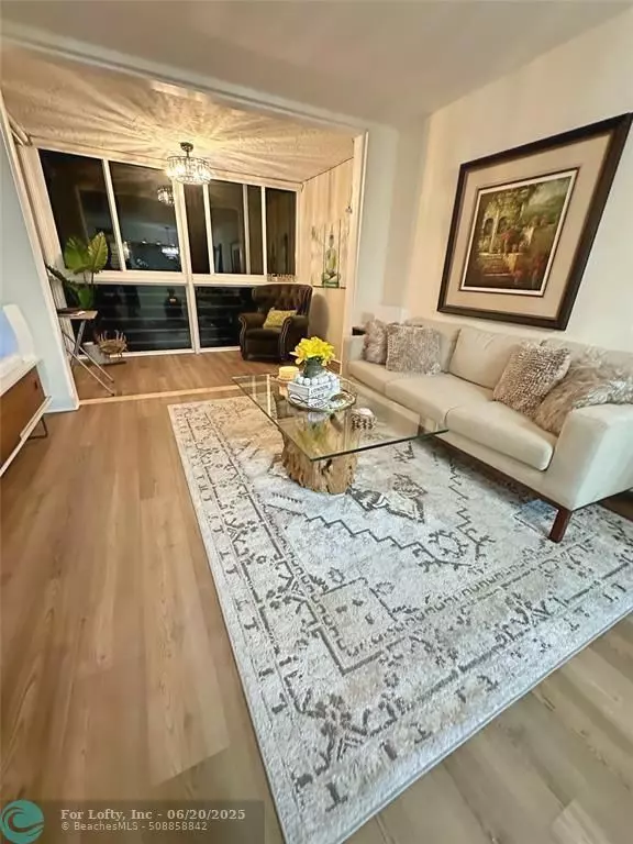 Davie, FL 33324,9410 Poinciana Pl #303