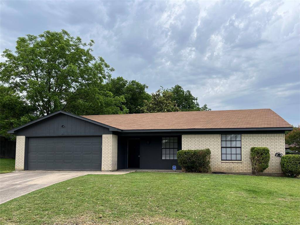1633 Edge Hill Road, Benbrook, TX 76126