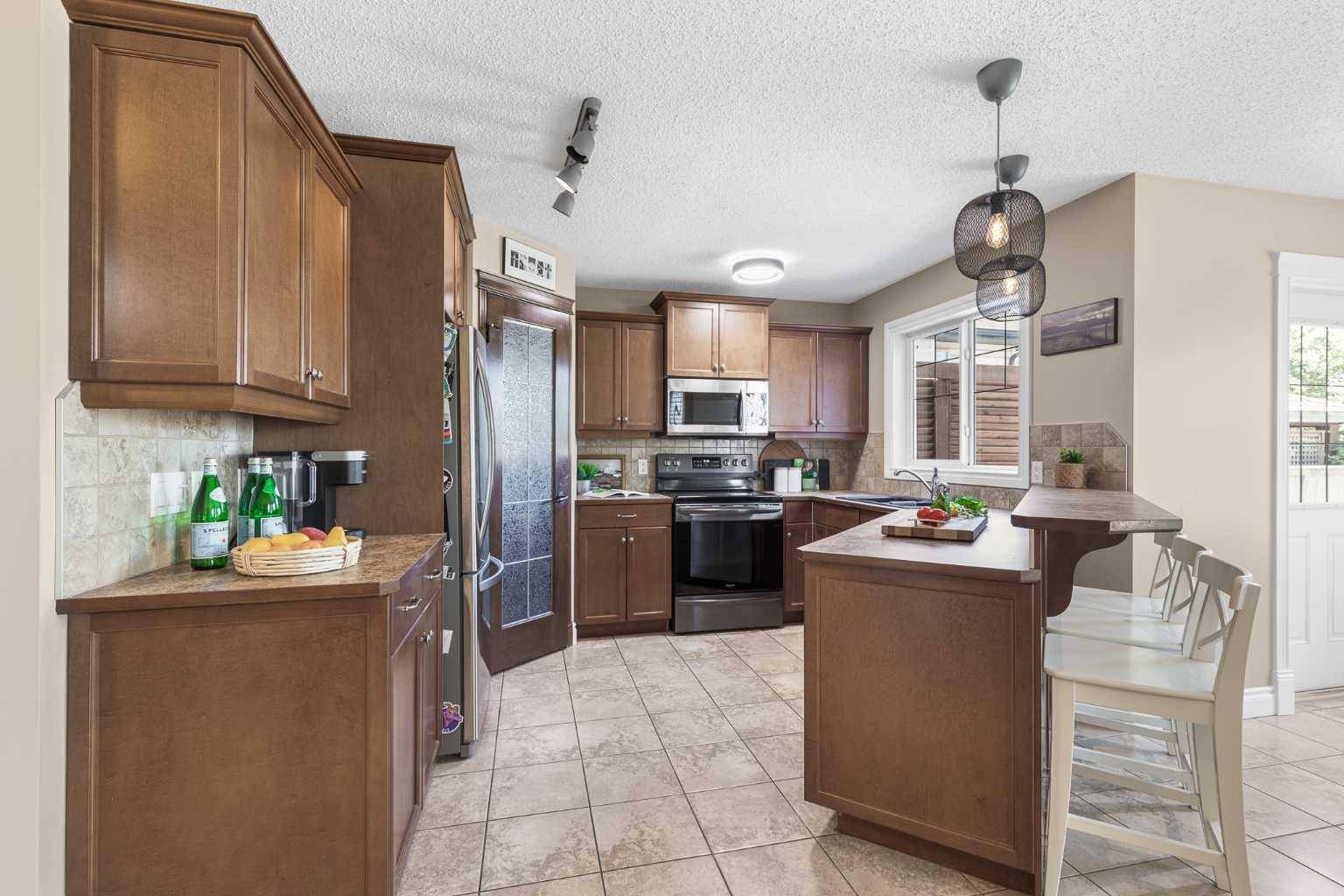 Airdrie, AB T4B 3J8,2816 Coopers MNR SW