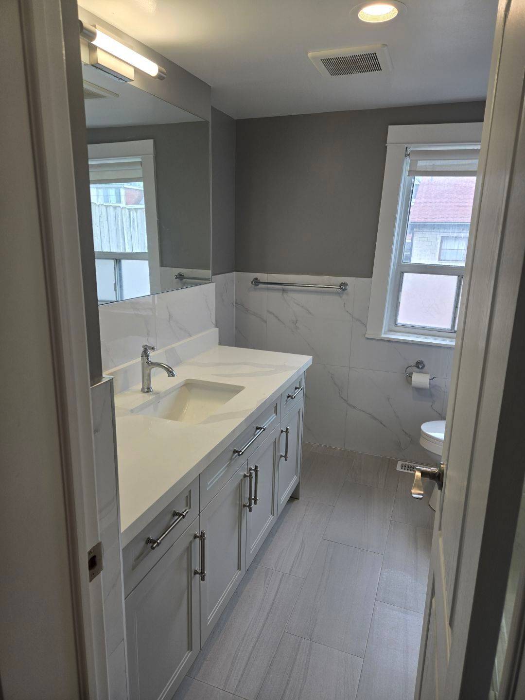 Toronto C01, ON M6G 2Y7,319 Clinton ST
