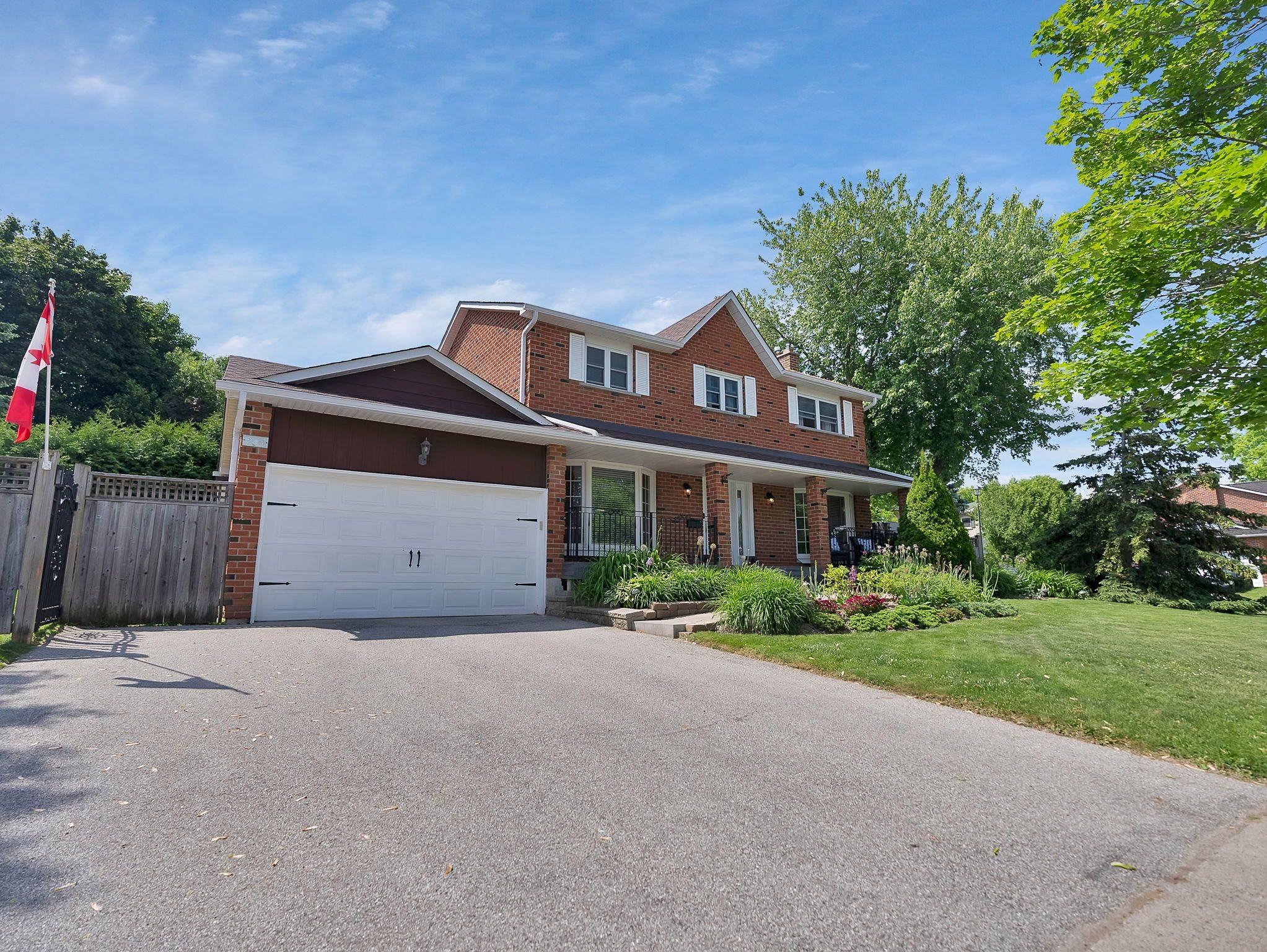 Newmarket, ON L3Y 6J3,204 London RD