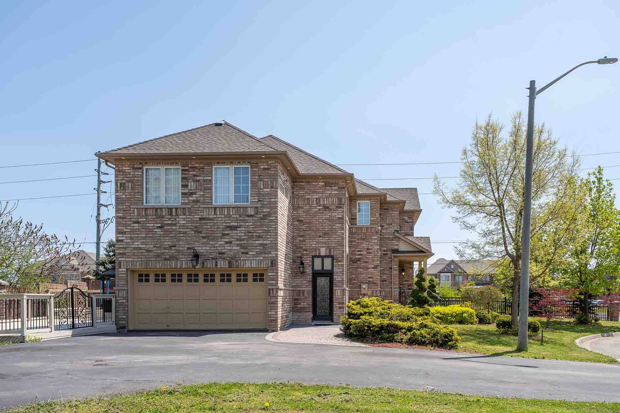 Brampton, ON L6P 2P8,12 Edgevalley CT