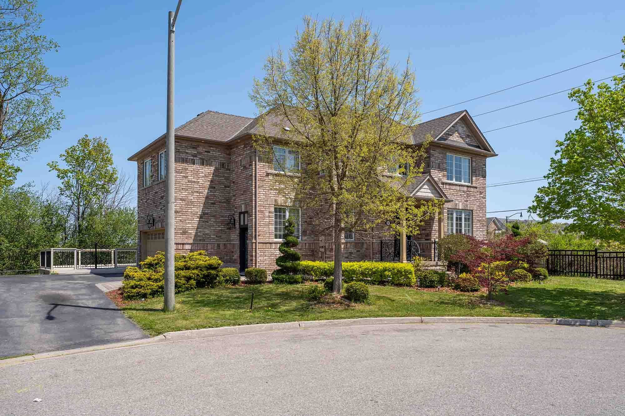 Brampton, ON L6P 2P8,12 Edgevalley CT