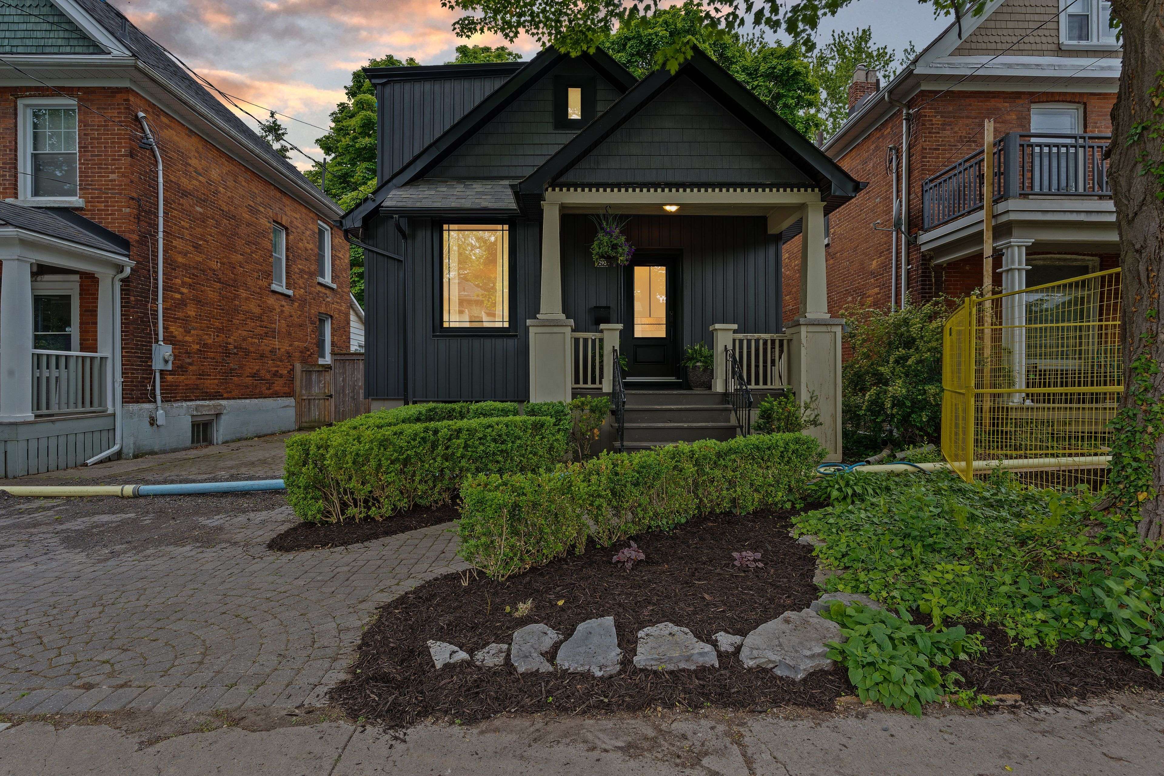 Kingston, ON K7L 3Z1,292 Victoria ST