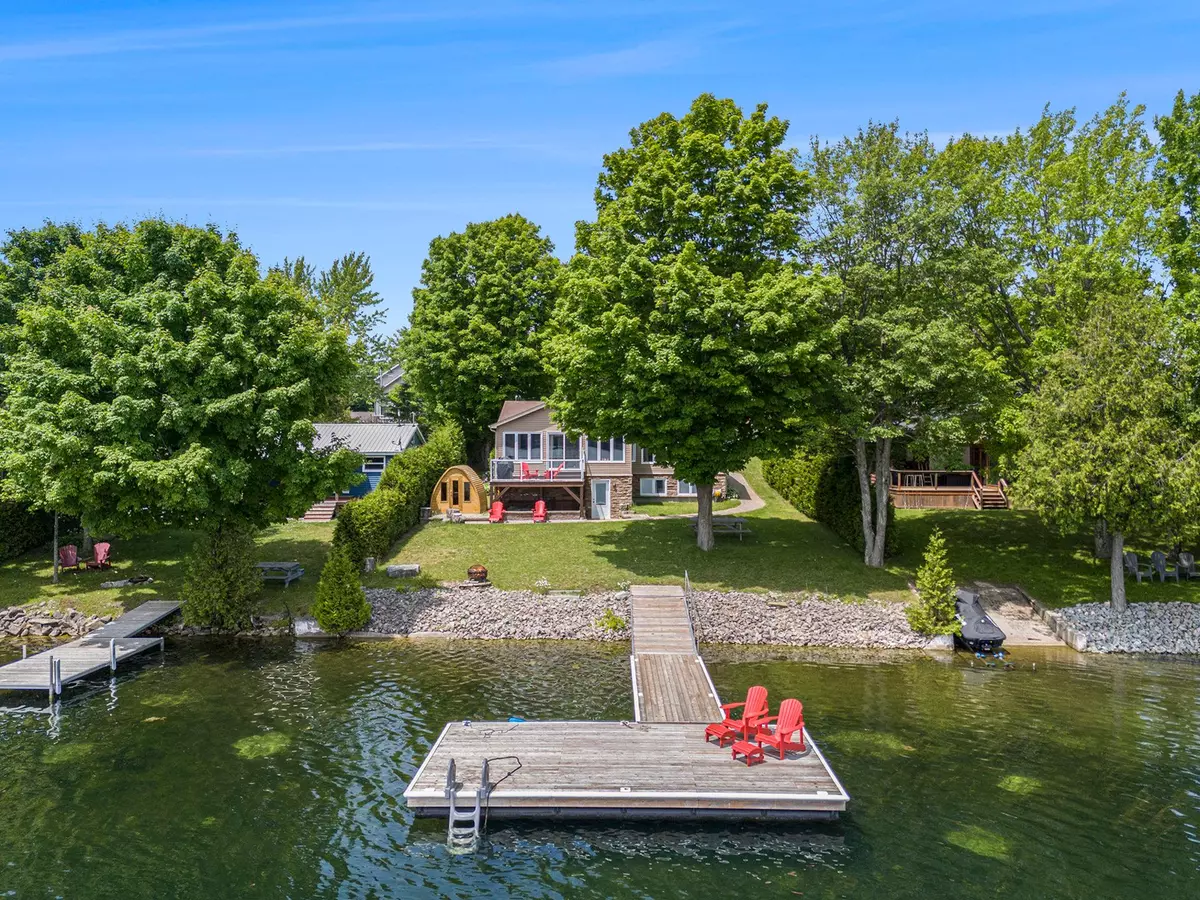 Rideau Lakes, ON K0G 1L0,25 B4 RD