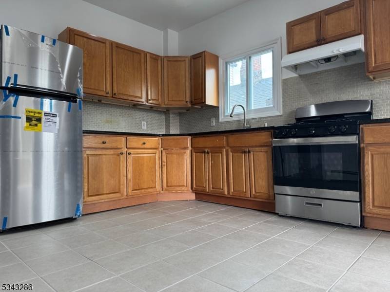 Paterson City, NJ 07522,193 Temple St