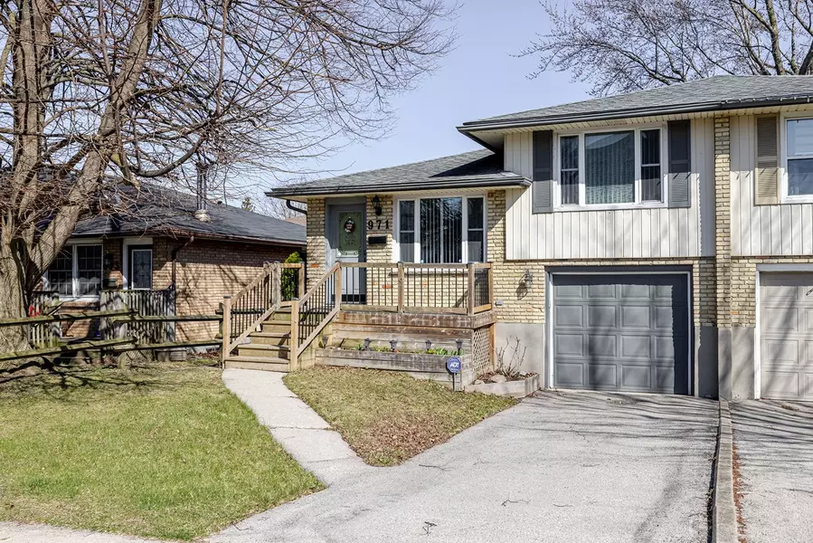 971 Eagle CRES, London South, ON N5Z 4K5