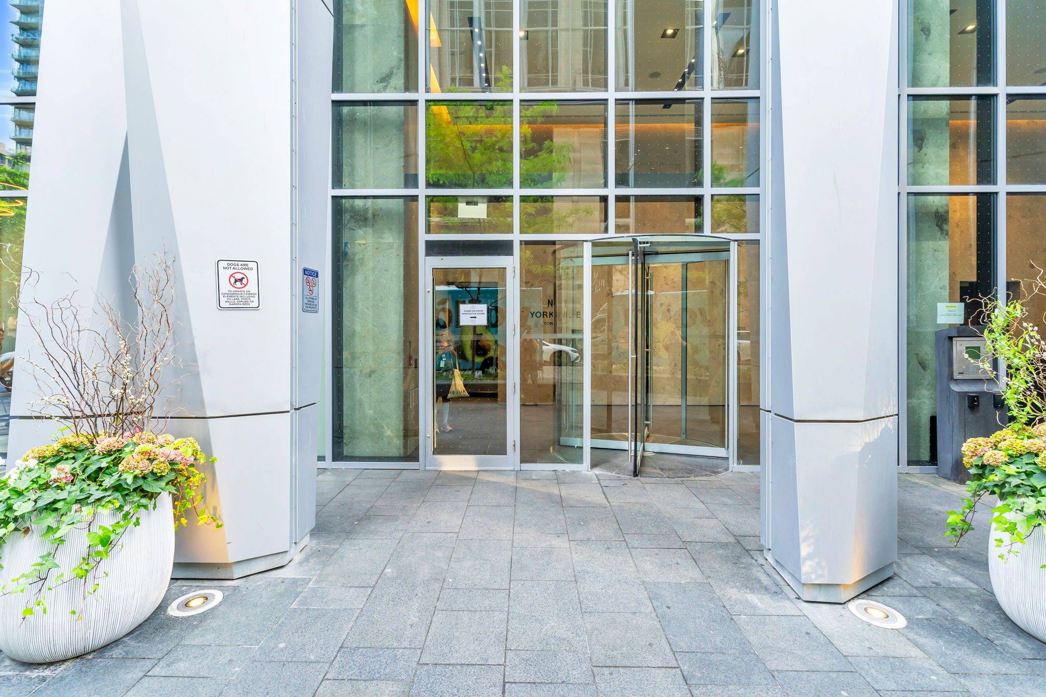 Toronto C02, ON M4W 0B7,1 Yorkville AVE #4809