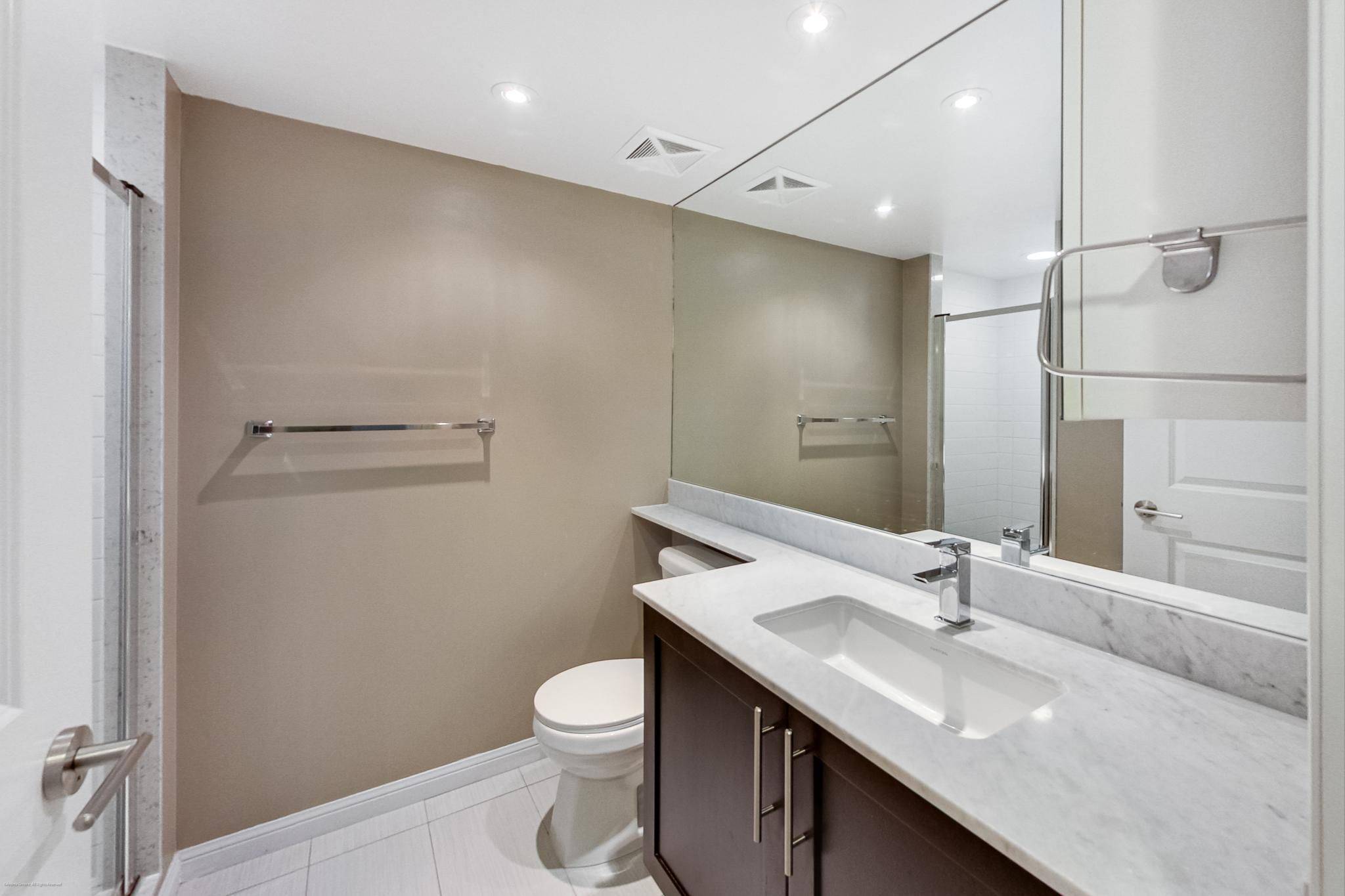 Toronto C01, ON M6K 3R8,125 Western Battery RD #209