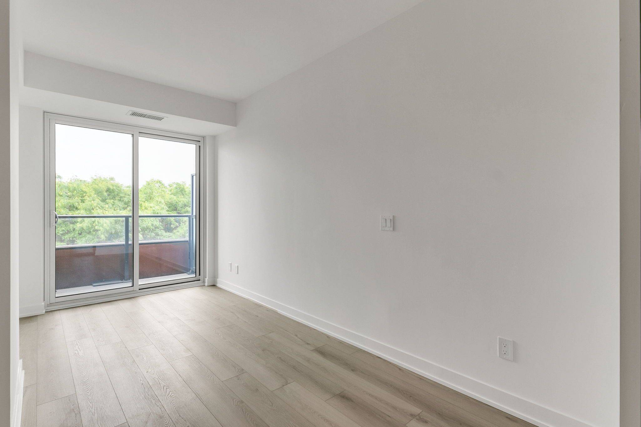 Toronto C01, ON M6J 1X4,5 Lakeview AVE #510