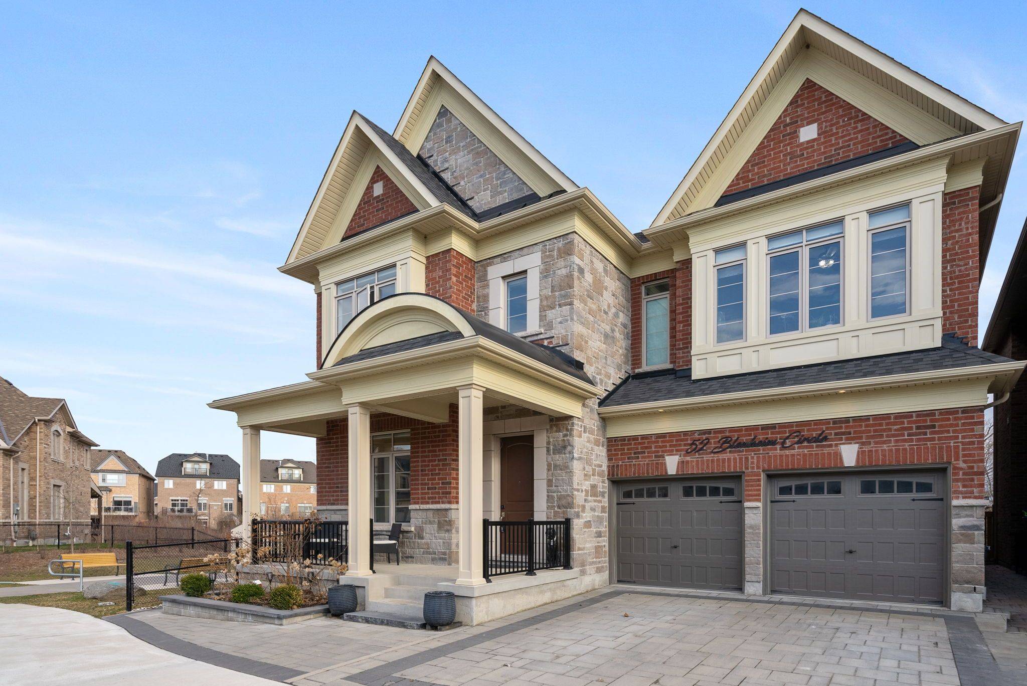 Whitby, ON L1P 0E2,52 Blenheim CIR
