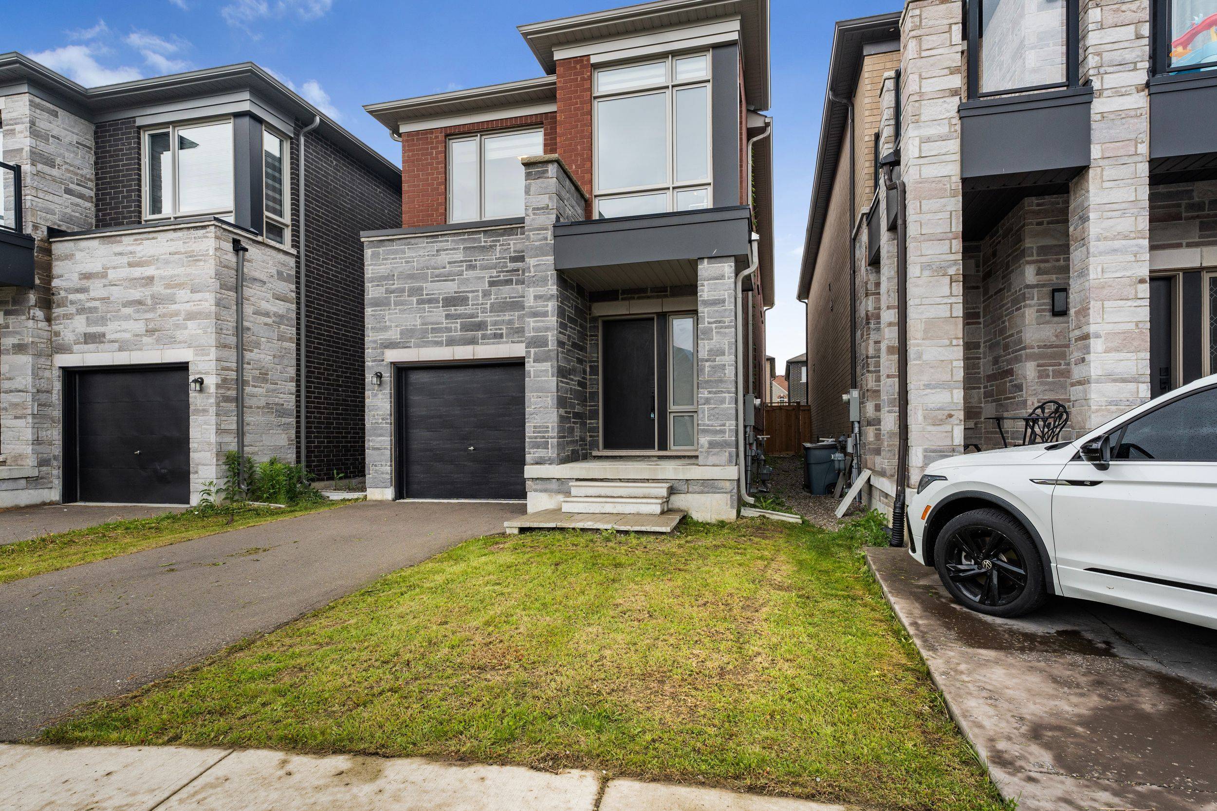 Vaughan, ON L4H 4S5,93 Velia CT