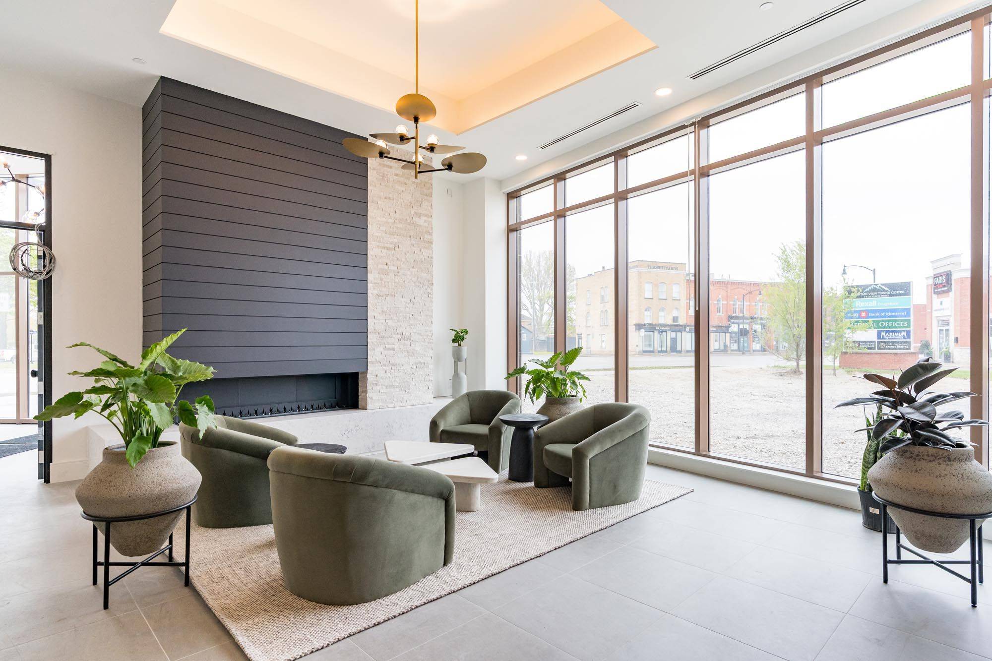 Collingwood, ON L9Y 1C3,31 Huron ST #209