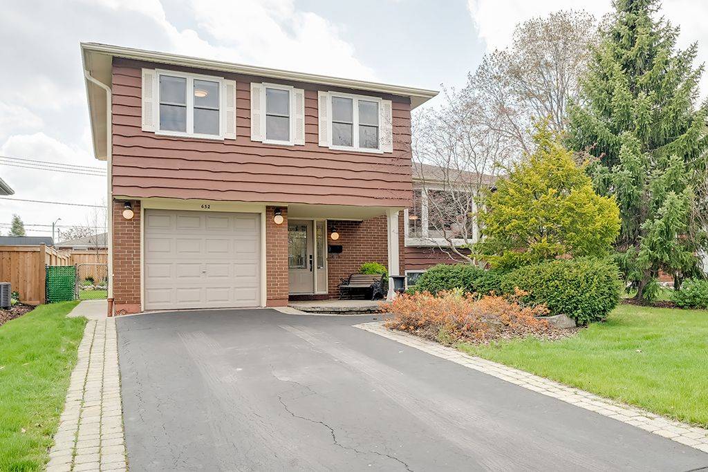 652 Meadow LN, Burlington, ON L7L 4R8