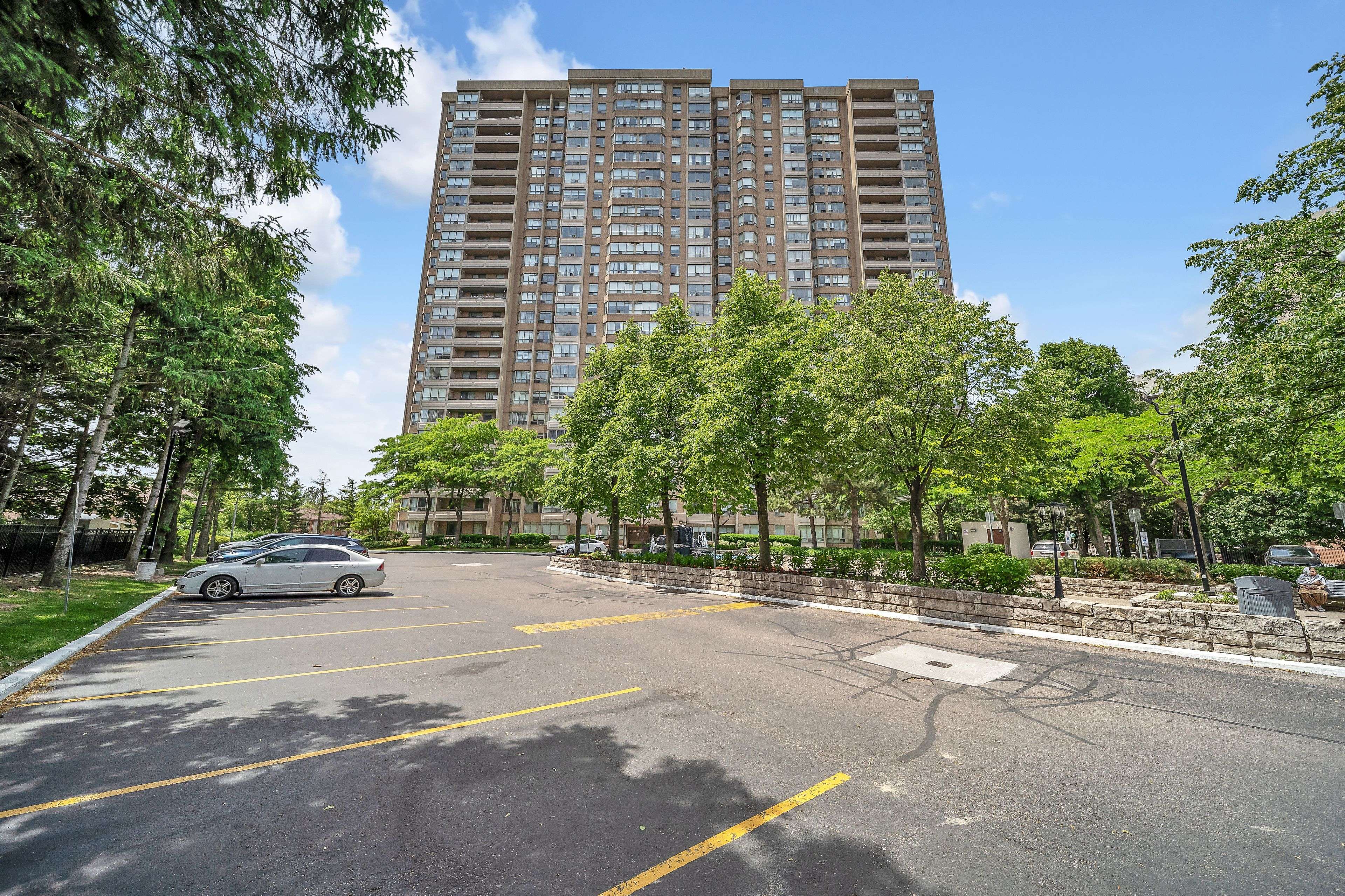 Brampton, ON L6Y 4S5,30 Malta AVE #505