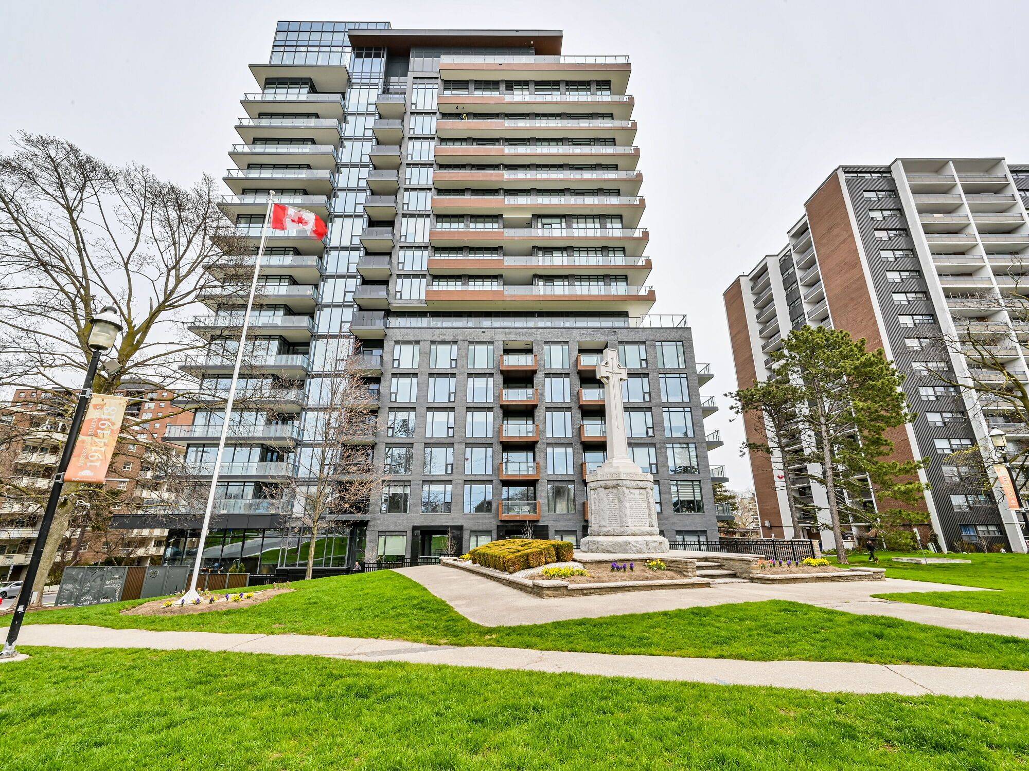 21 Park ST E #1005, Mississauga, ON L5G 1L7