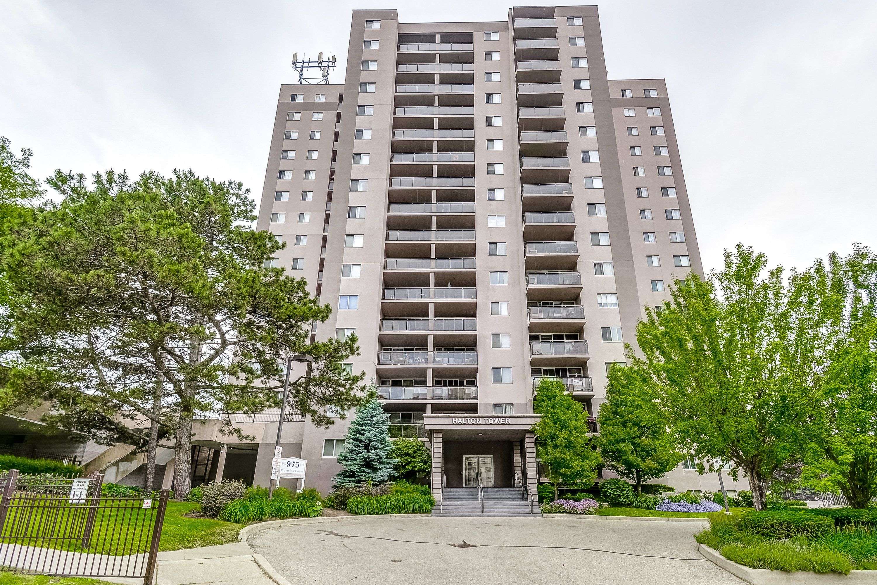 975 Warwick CT #B1, Burlington, ON L7T 3Z7