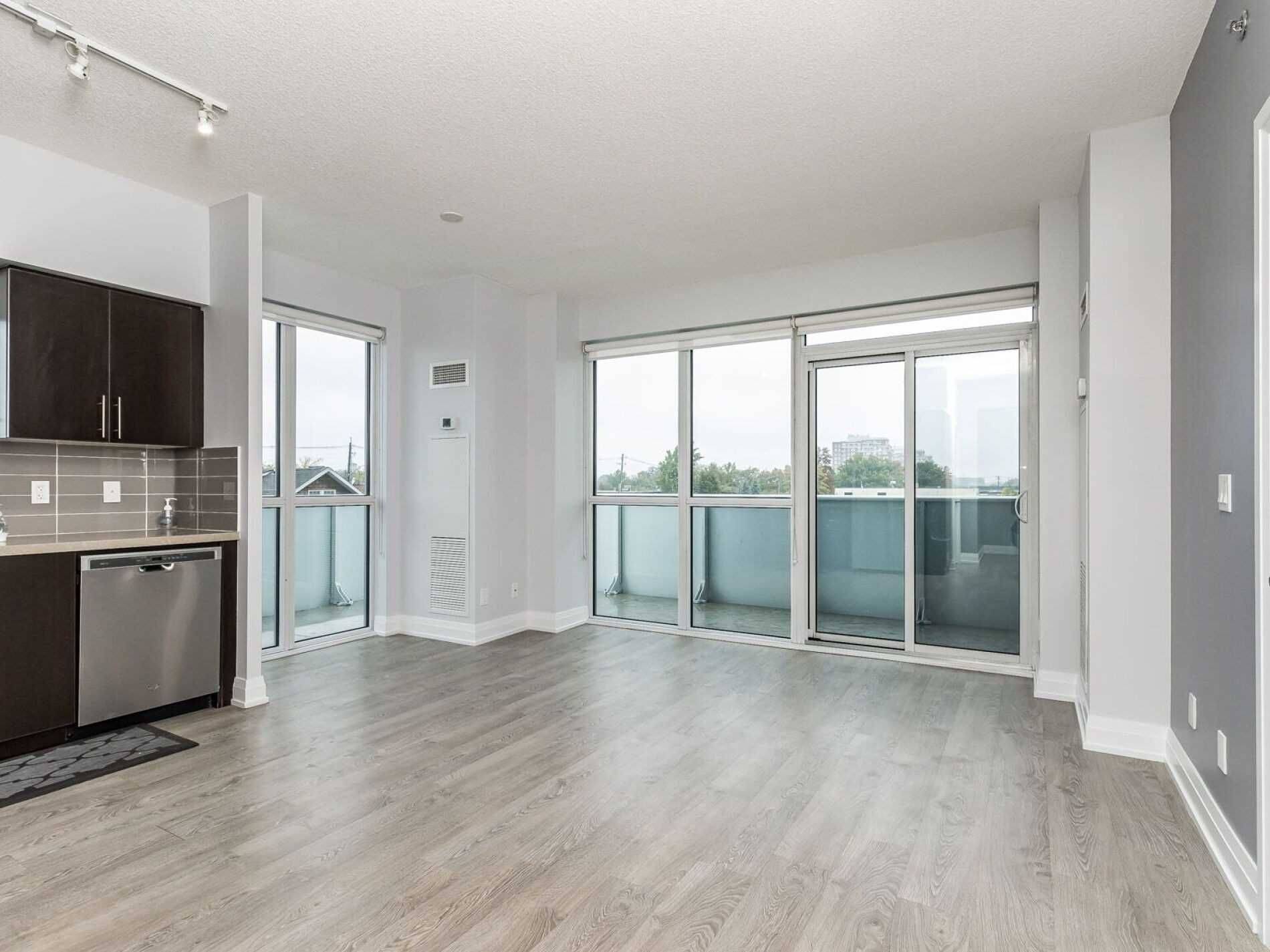 Oakville, ON L6K 0J1,65 Speers RD #203