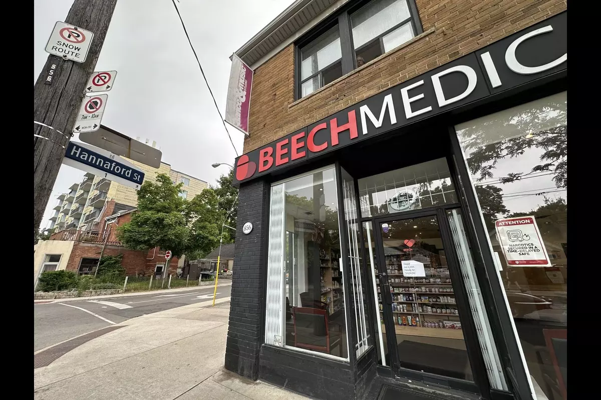 Toronto E02, ON M4E 1S3,856 Kingston RD #5