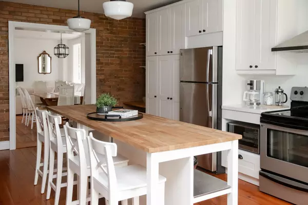 Prince Edward County, ON K0K 1G0,25 Stanley ST