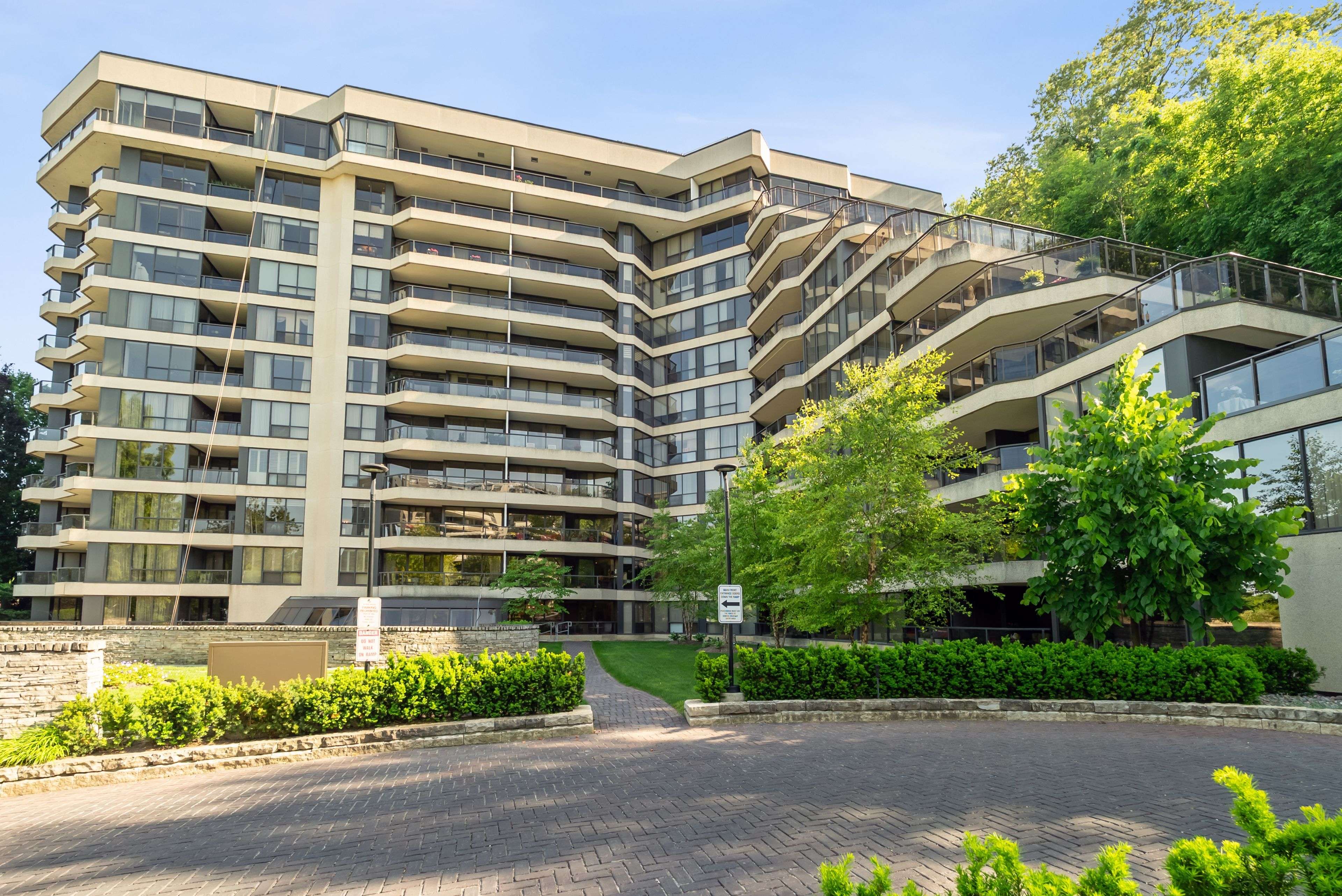 Toronto C04, ON M4N 3N6,3900 Yonge ST #401