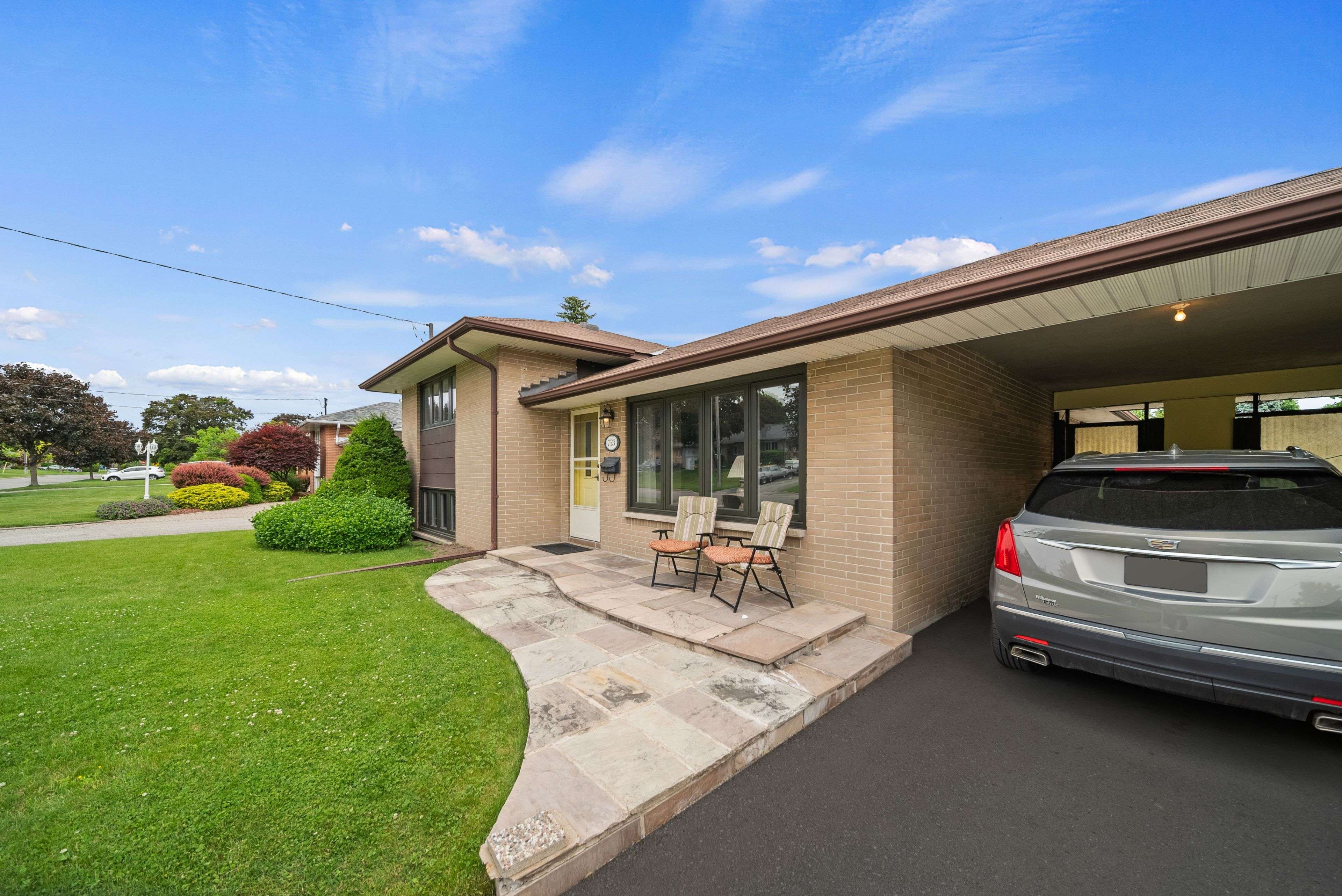 Oshawa, ON L1J 5C3,733 Glengrove ST
