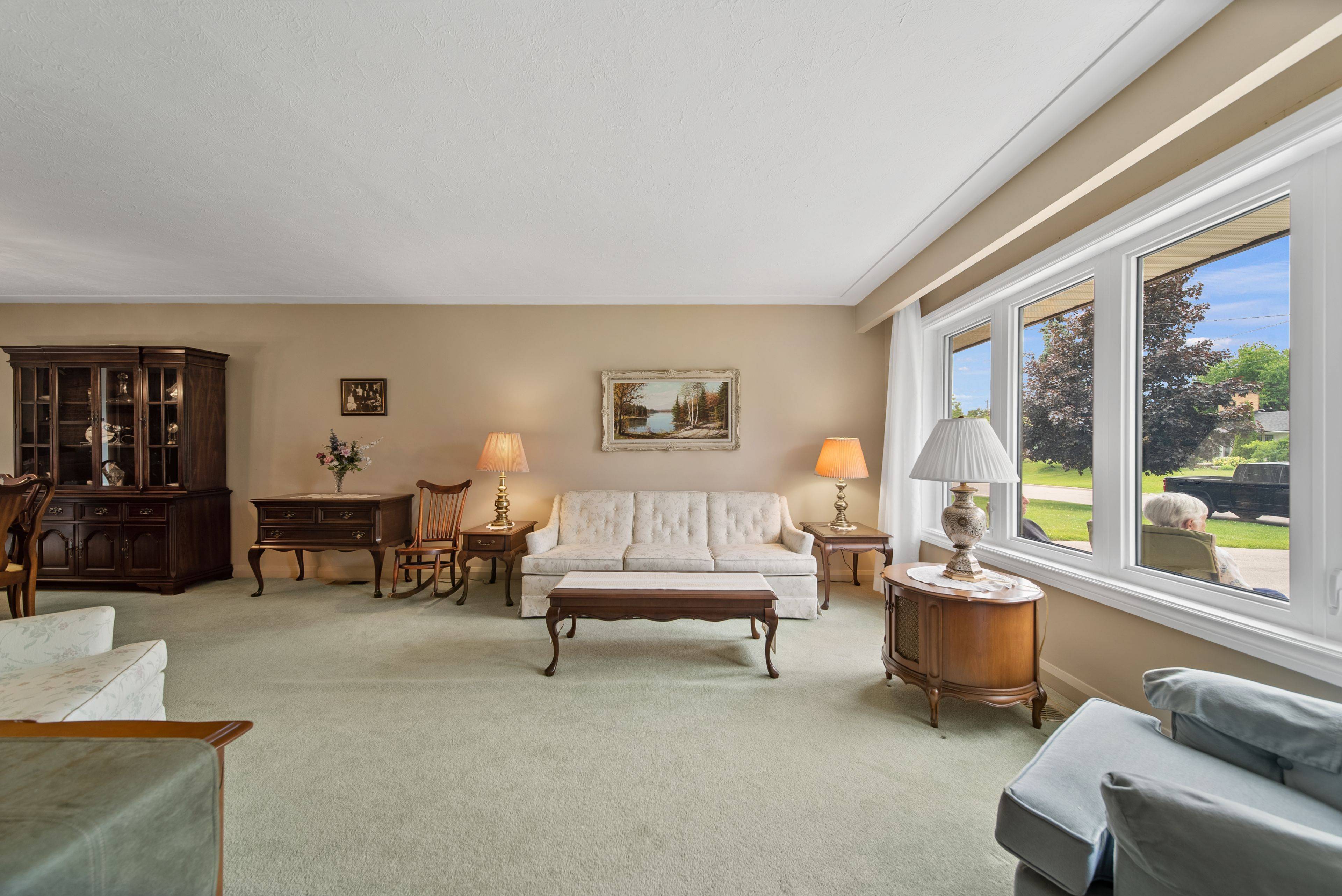 Oshawa, ON L1J 5C3,733 Glengrove ST
