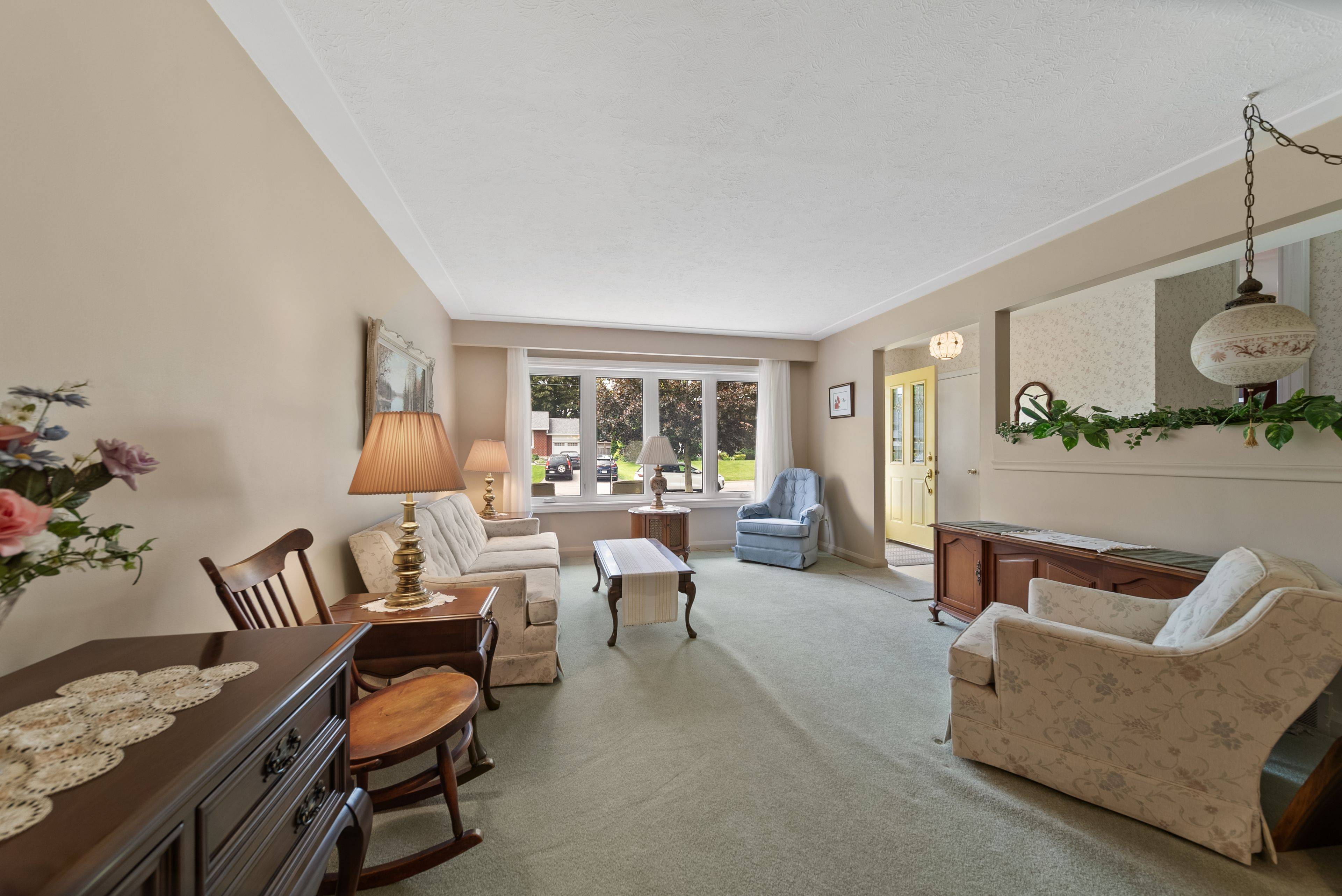 Oshawa, ON L1J 5C3,733 Glengrove ST