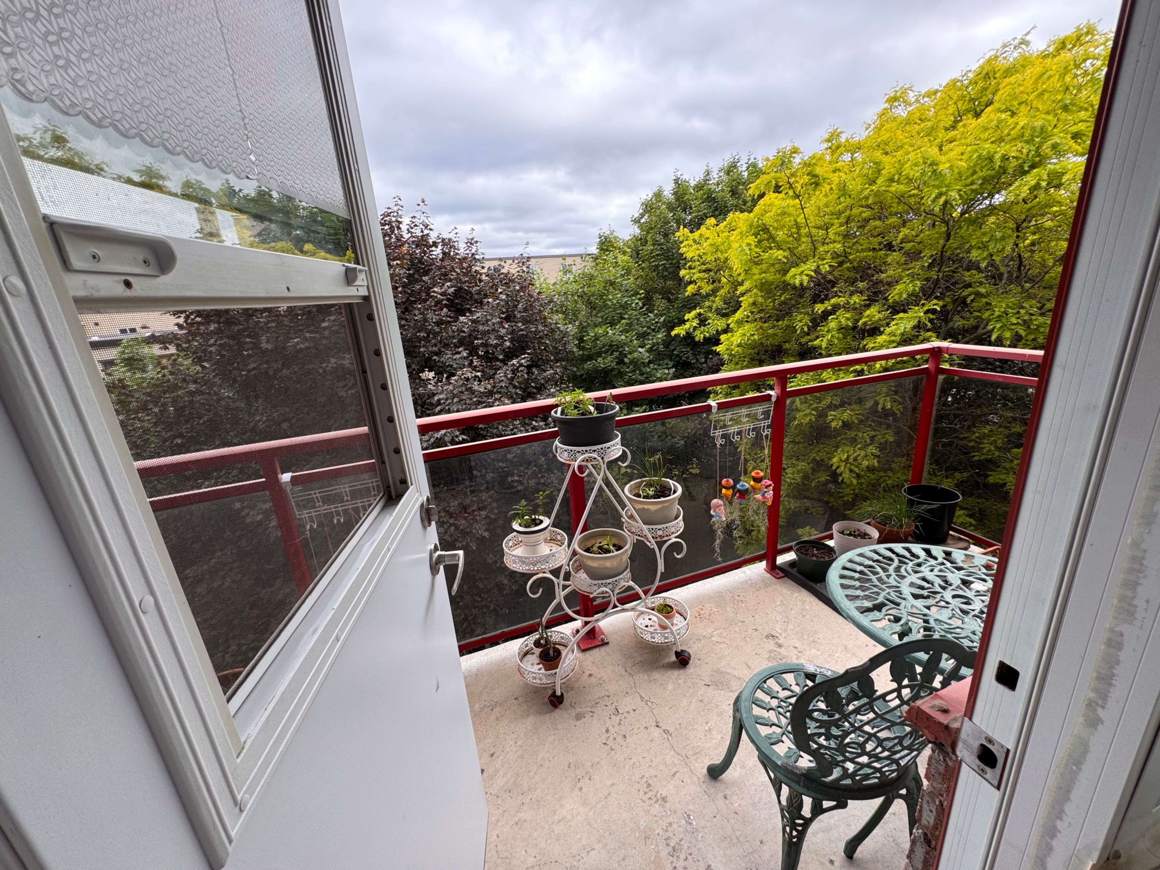 Oshawa, ON L1J 5Z5,900 Glen ST #414