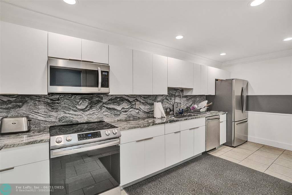 Wilton Manors, FL 33305,1920 NE 1st Ter  #110H
